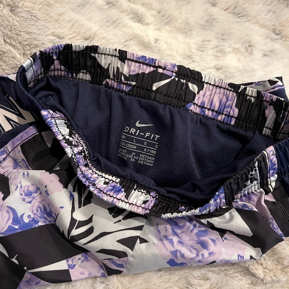 Girls Nike Dri-Fit short size 6x - Picture 3 of 3